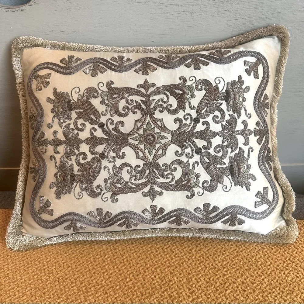 Gerry Nichol, Inc. NY NY Cushions‎ Silk Beaded Handcrafted Aubusson style